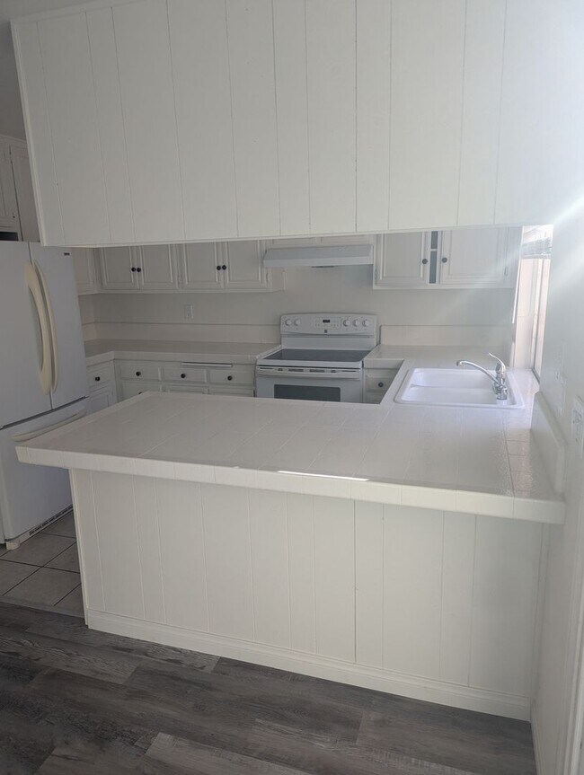 Building Photo - Clairemont Mesa 4 bed/2.5 bath townhouse rental available now!