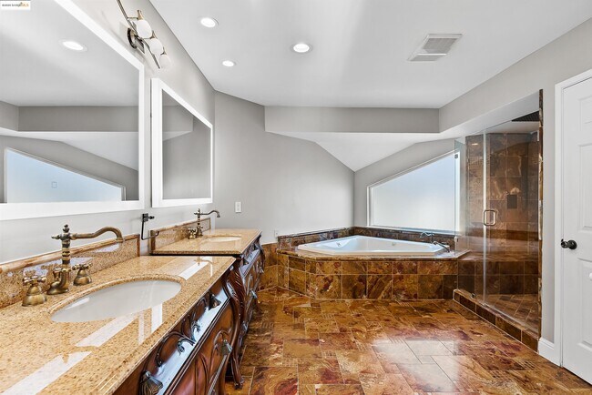 Building Photo - 4730 Spinnaker Way