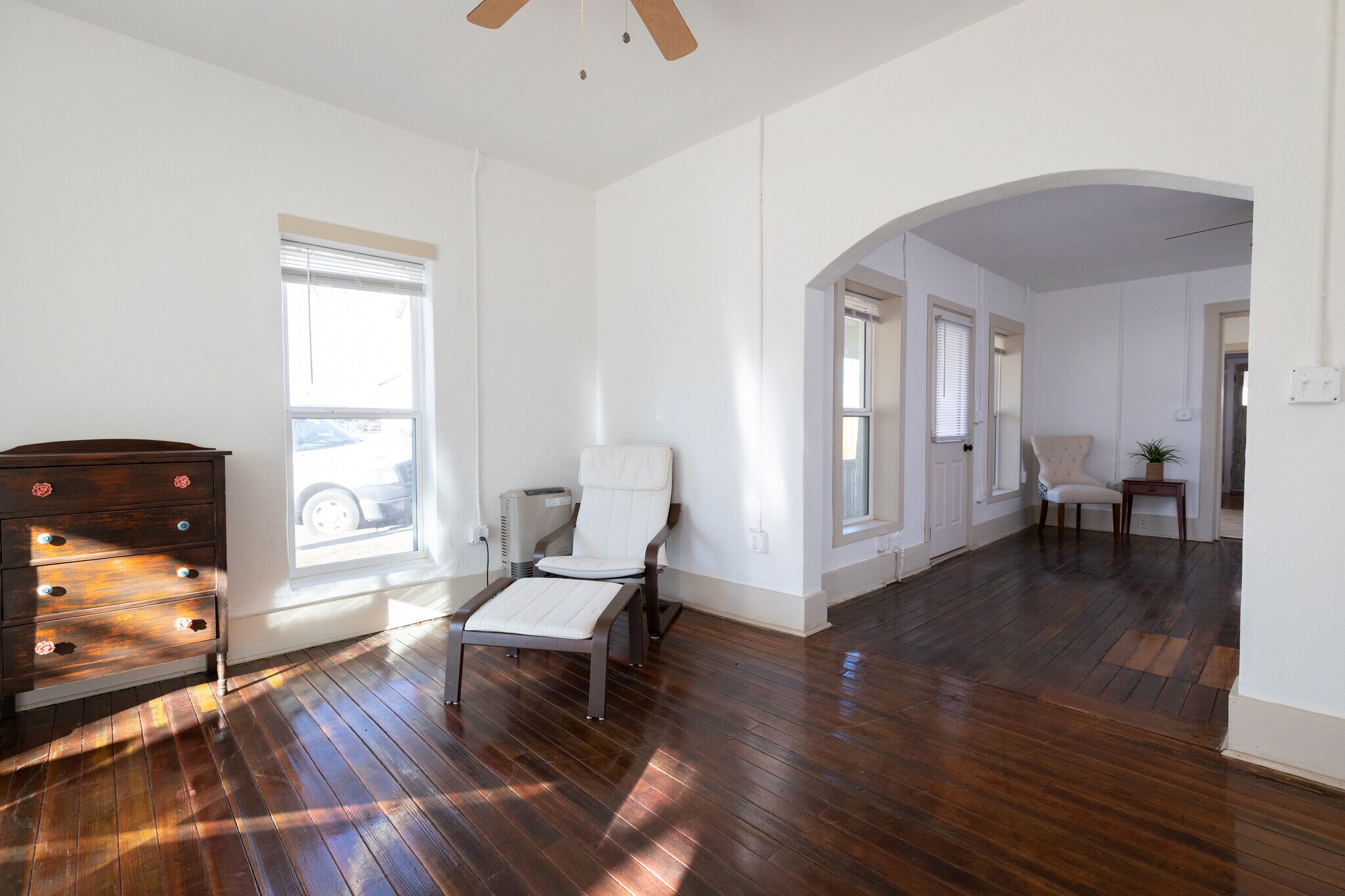 Building Photo - 105 E 2nd St