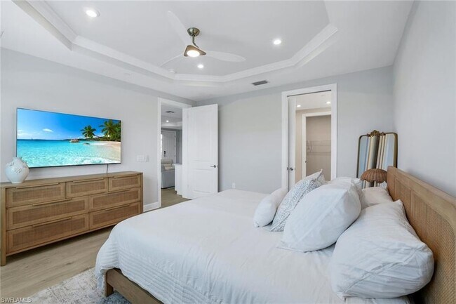 Building Photo - 15336 Lucerna St