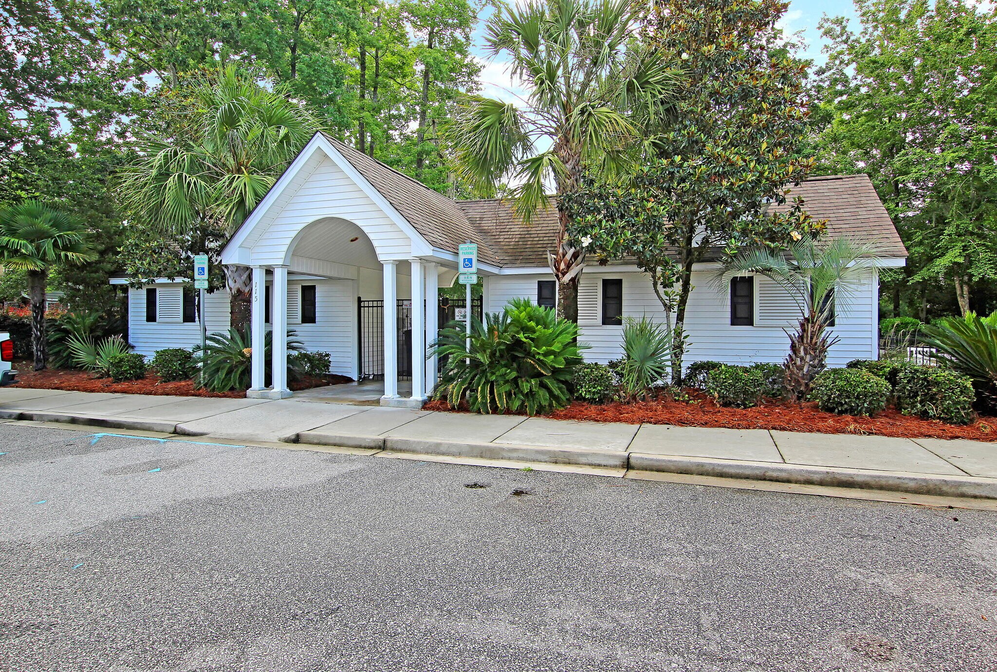 Building Photo - 229 Larissa Dr