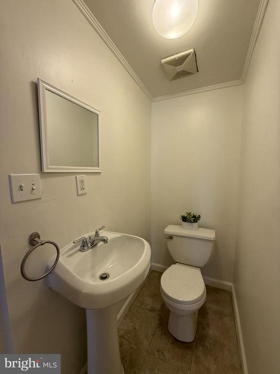 Building Photo - 248 E 6th Ave