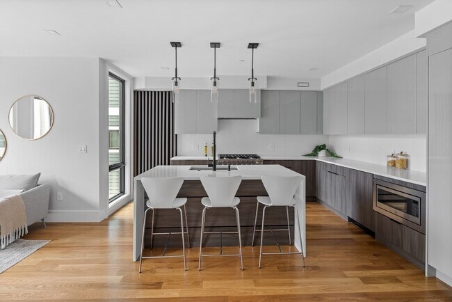 Primary Photo - 532 E 3rd St