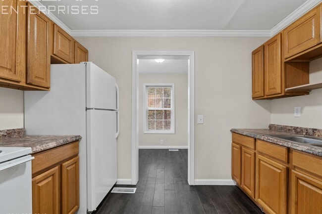 Building Photo - Charming 2-Bedroom Home on Quiet Valley View Circle