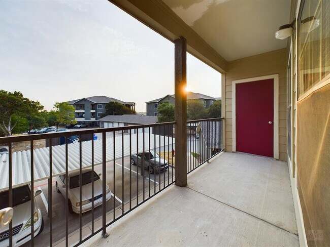 Building Photo - 2320 Gracy Farms Ln