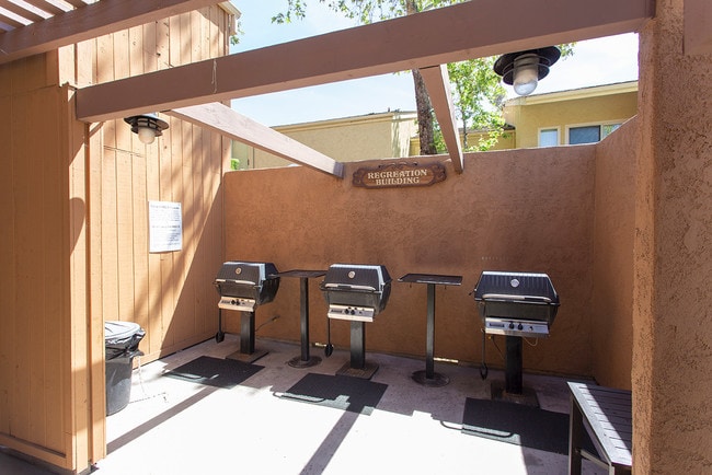 Building Photo - Mission Valley 1 Bedroom Condo w/ Pool, Spa, Fitness Center!