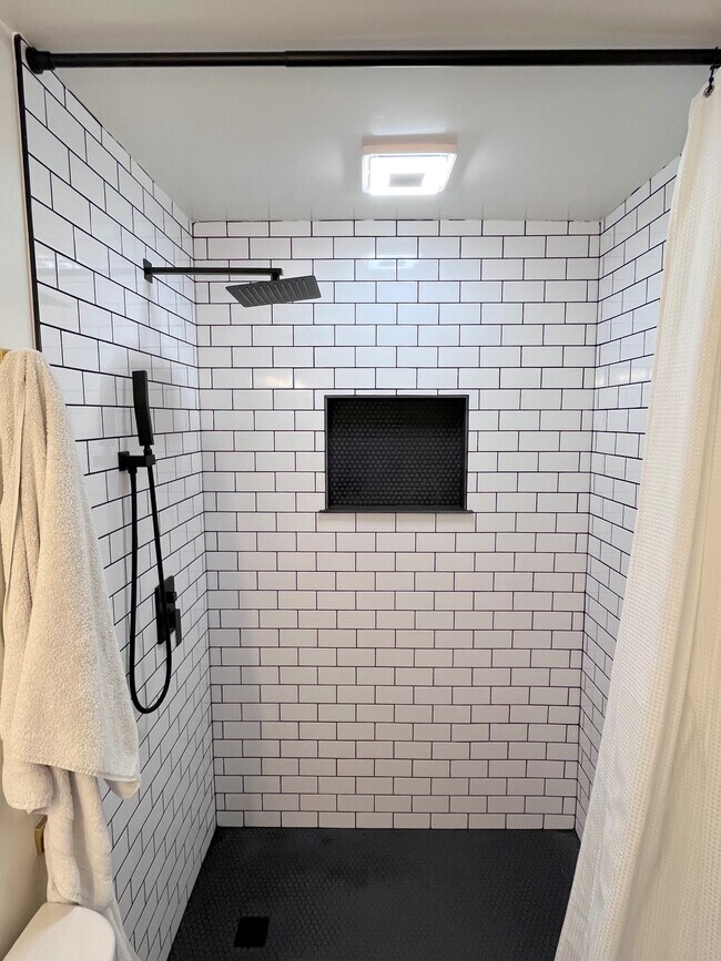 Building Photo - 1140 Park Hill Cir