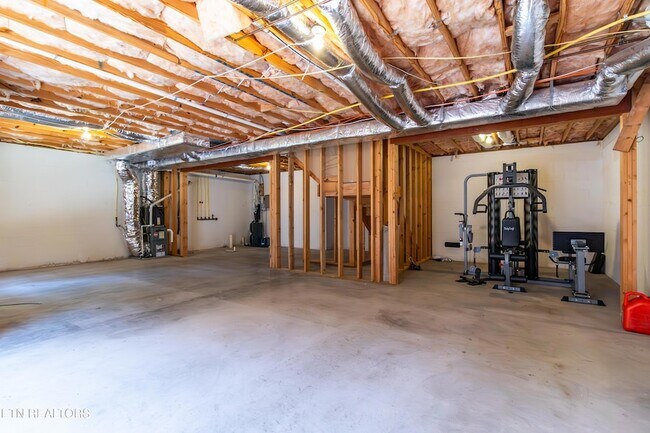 Building Photo - 8334 Bay Gardens Ln