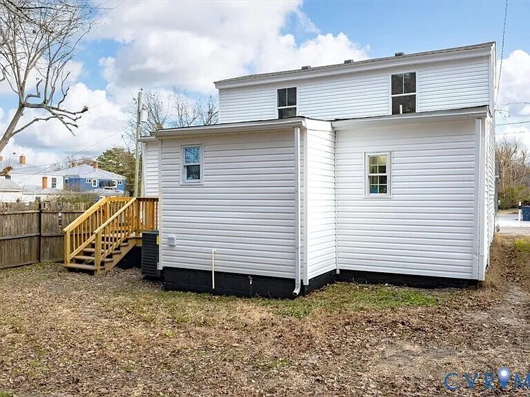 Building Photo - 724 Wilson St