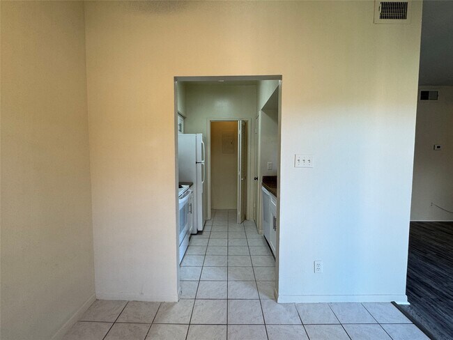 Building Photo - 6500 Harbor Town Dr