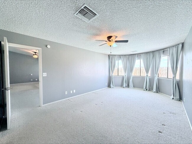 Building Photo - Charming Single Family Home With Pool