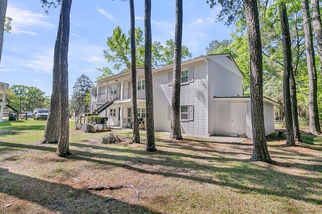 Building Photo - Charming 2BR/1BA Apartment in the Heart of Summerville