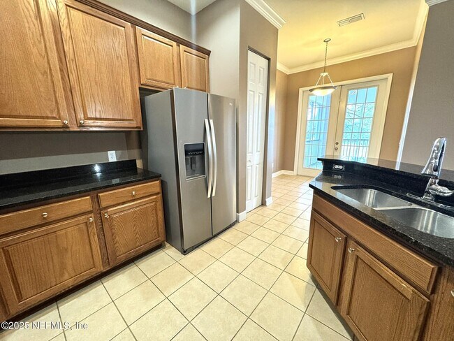 Building Photo - 2017 Pond Ridge Ct