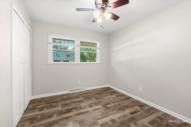 Building Photo - 1528 Oak Ln