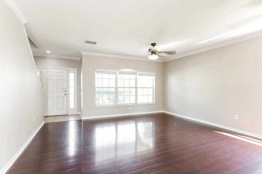 Building Photo - 24922 Oakhaven Ct