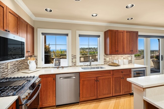 Building Photo - Luxury Penthouse with 600+ Sqft Terrace & ...