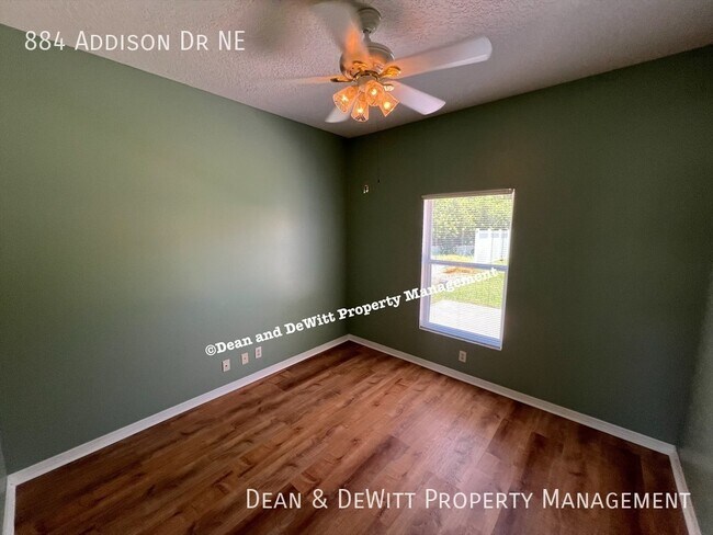 Building Photo - 884 Addison Dr NE