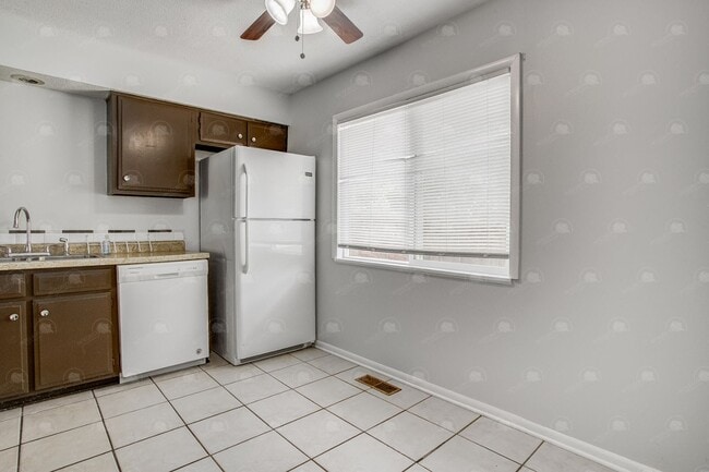 Building Photo - **Spacious 3-Bedroom Townhome with Partial...
