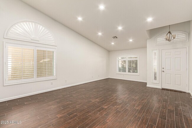 Building Photo - 1825 E Arabian Dr