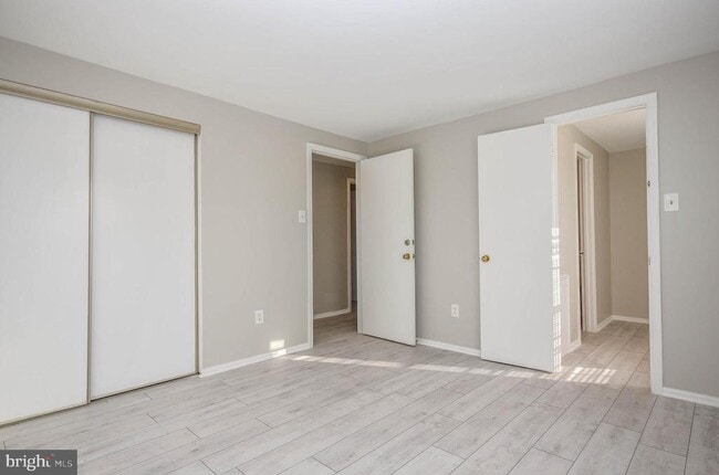 Building Photo - 8 Hines Ct