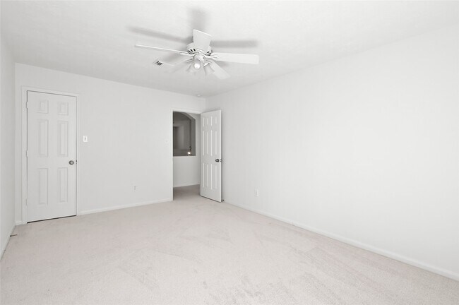 Building Photo - 28807 Hidden Cove Dr