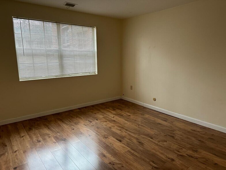 2nd Bedroom - 5 Louisburg Square, 7