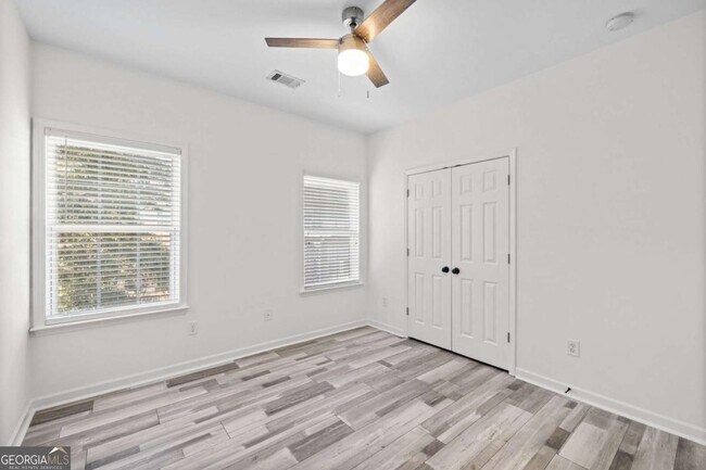 Building Photo - 4228 Laurel Creek Ct SE