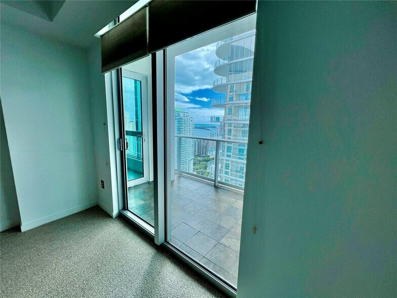 Building Photo - 1800 N Bayshore Dr