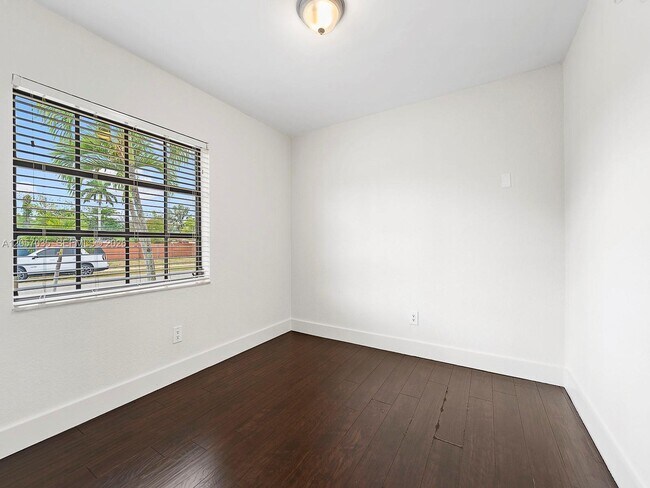 Building Photo - 16321 SW 96th Ave
