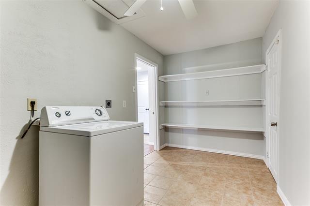 Building Photo - 638 Cranbrook Park