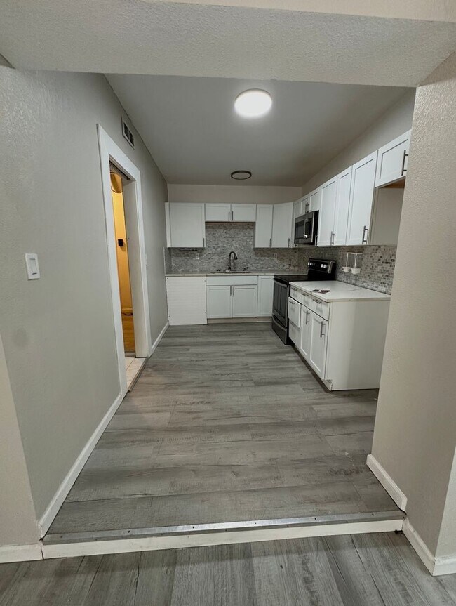 Building Photo - 3 bedroom 1 bath