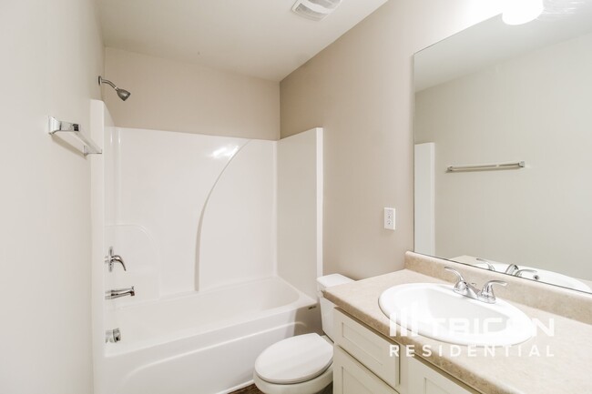 Building Photo - 489 Trickum Hill Dr