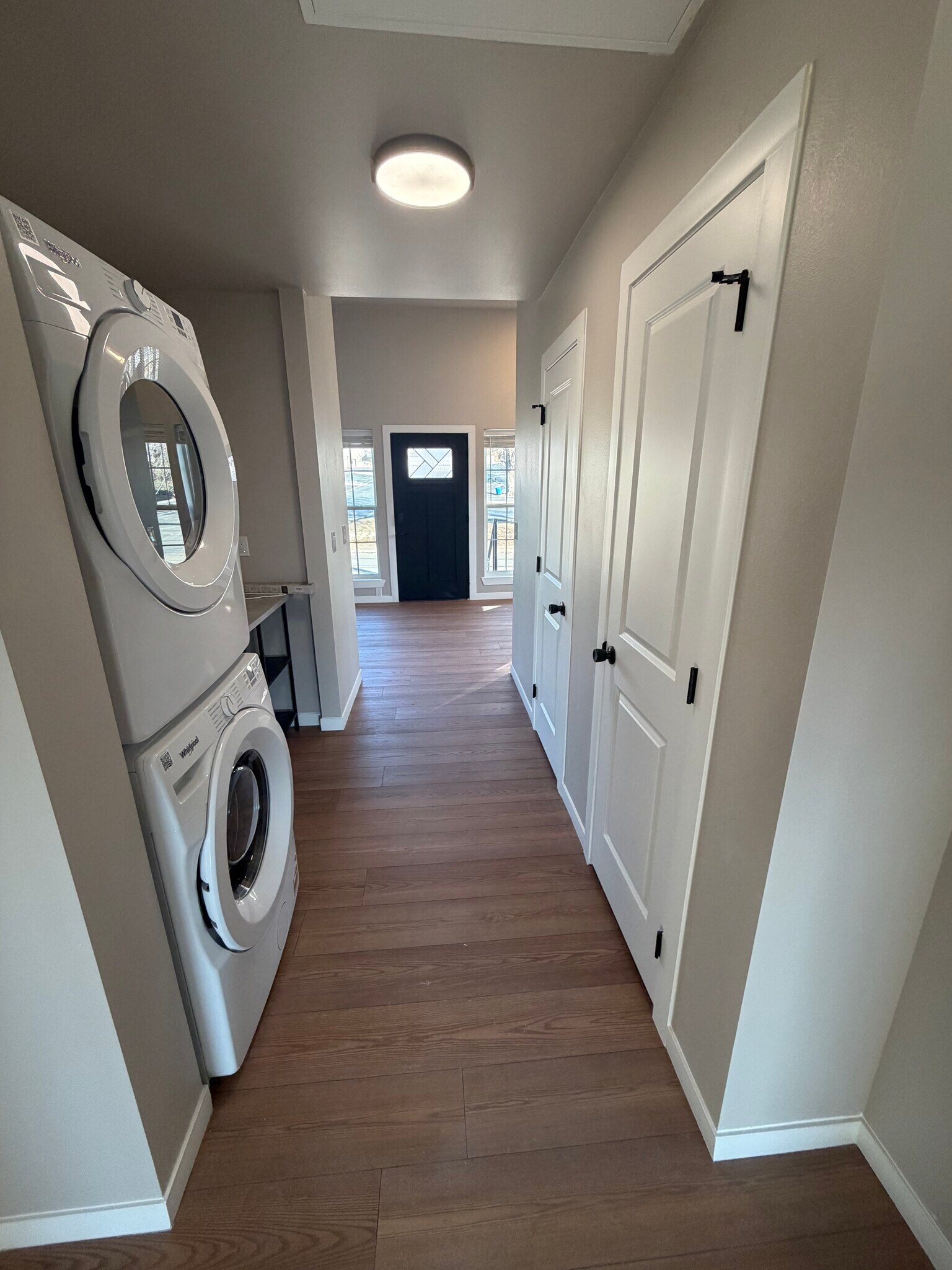 Building Photo - 833 W Stone St