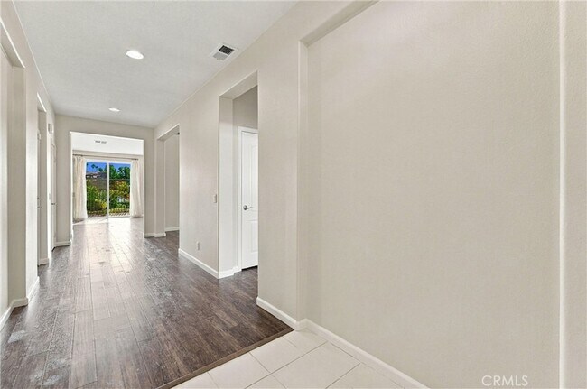 Building Photo - 212 Summit Vista
