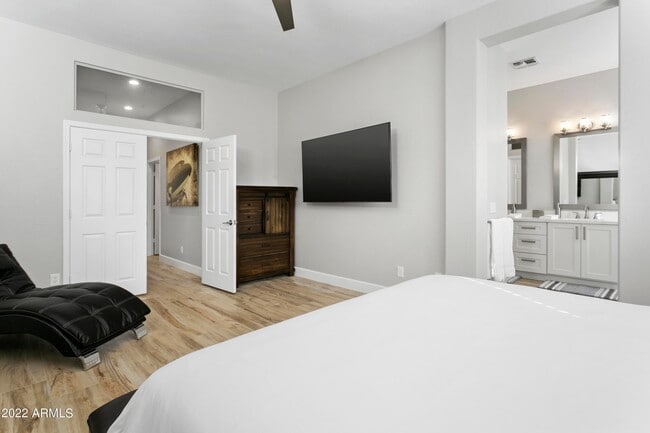 Building Photo - 7725 E Journey Ln