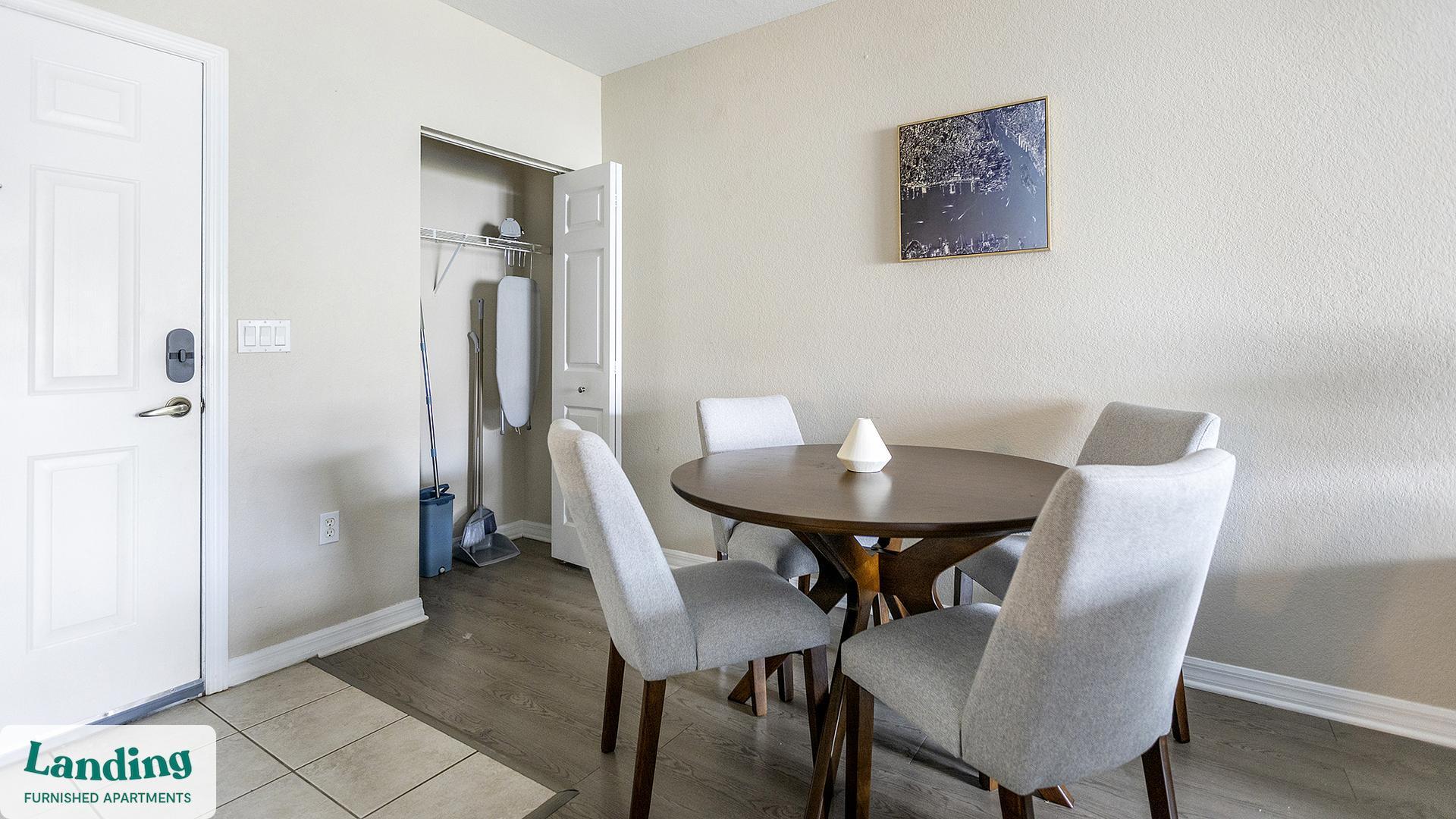 Building Photo - 3695 Island Club Dr