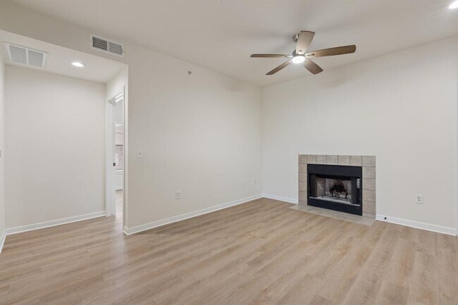 Building Photo - 2320 Gracy Farms Ln