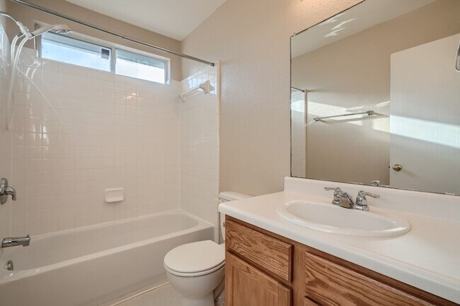 Building Photo - Less than 10 miles to Randolph AFB!