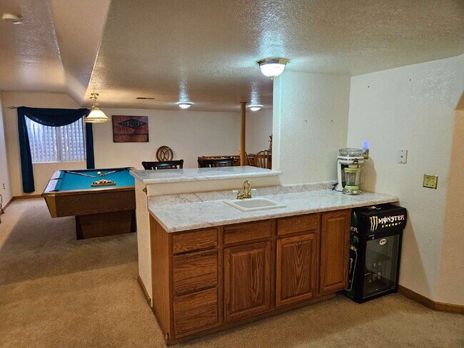 Building Photo - 5 Bedroom/ 4 Bath Two-Story in Governors Place