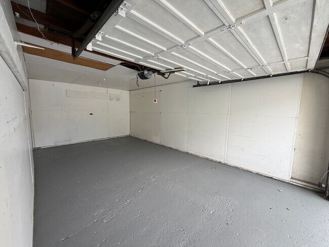 Building Photo - 542 Cherry Ln