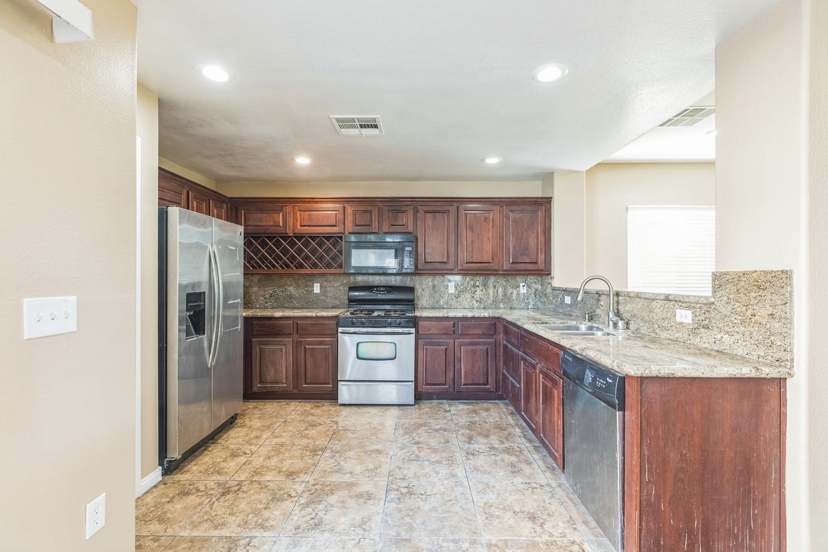 Building Photo - 8737 Brindisi Park Ave