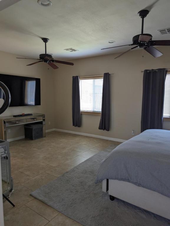 Building Photo - 1343 E Osborn Rd