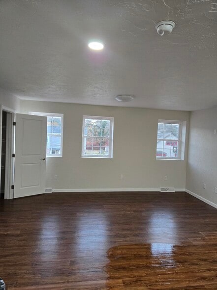 Living Room - 1357 US-30