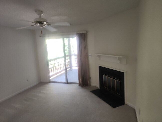 Building Photo - 4100 Sedgewood Dr