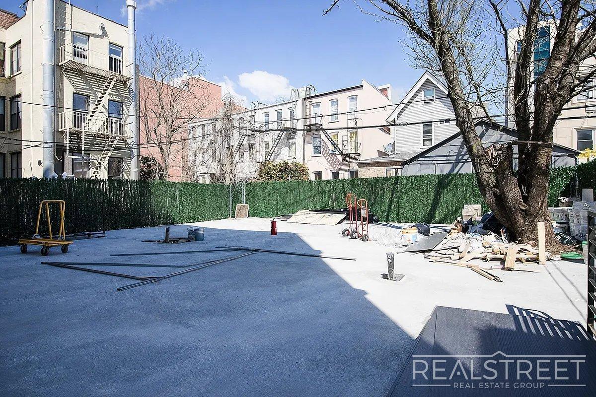 Building Photo - Winthrop St