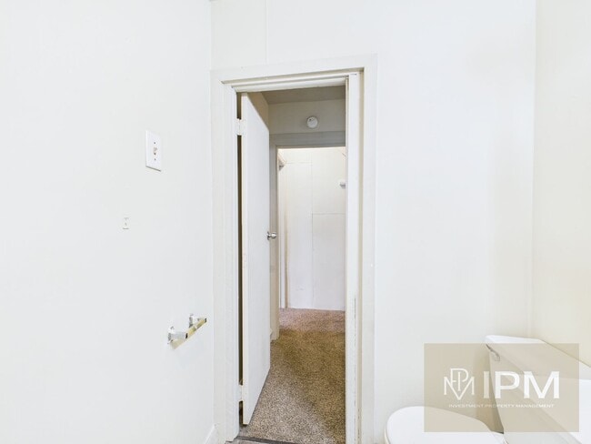 Building Photo - Charming 3 Bedroom, 1 Bath Home in Northeastern Schools!