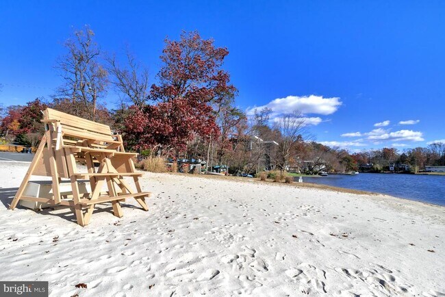 Building Photo - 6120 Beachway Dr