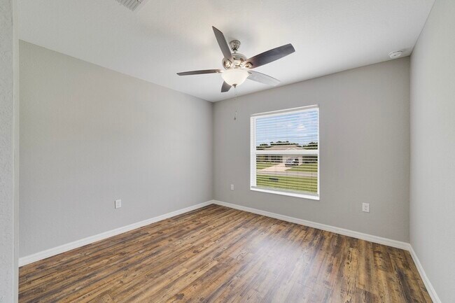 Building Photo - 13775 SW 43rd Cir