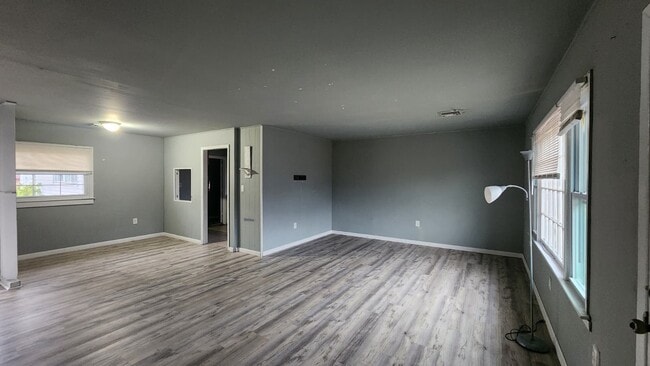 Building Photo - 20 Sussex Dr