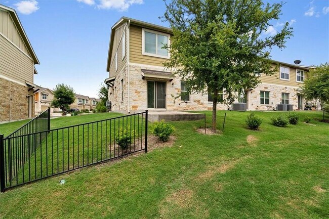 Building Photo - 1620 Bryant Dr